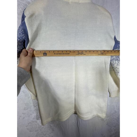 Vintage Sweater Large Blue Cream 3D Snowflakes Sleigh Trees Long Lucia Petites - Picture 13 of 14